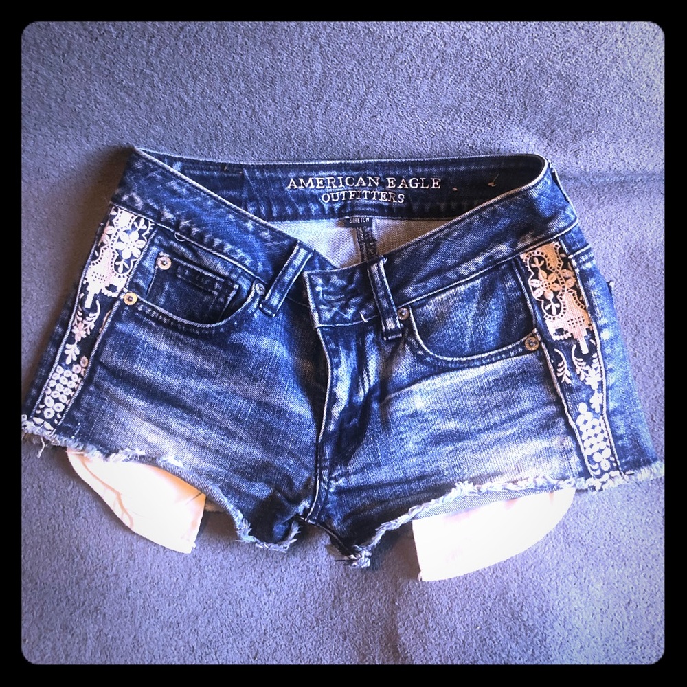 American Eagle 🦅 Peep Pocket Shorts